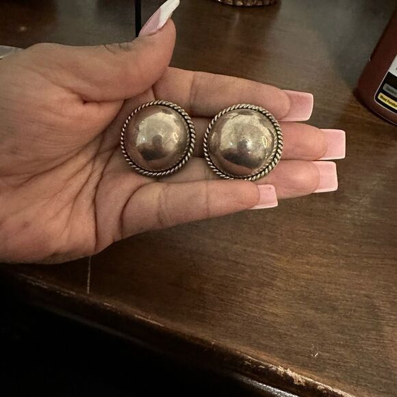 Vintage Taxco Large Gram Sterling Silver rustic Concho Style Clip On Earrings - Picture 1 of 5